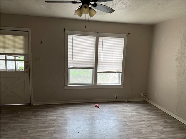 1131 E 5th St, Alice, TX 78332