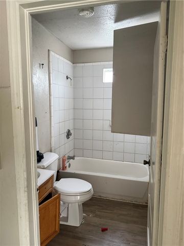 1131 E 5th St, Alice, TX 78332
