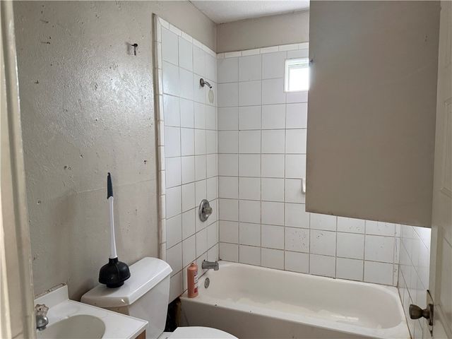 1131 E 5th St, Alice, TX 78332