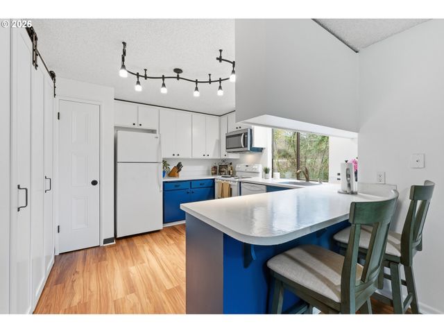 219 CERVANTES 219, Lake Oswego, OR 97035