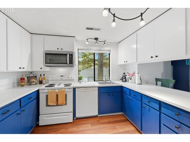 219 CERVANTES 219, Lake Oswego, OR 97035