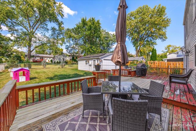818 Menominee Drive, Lake In The Hills, IL 60156