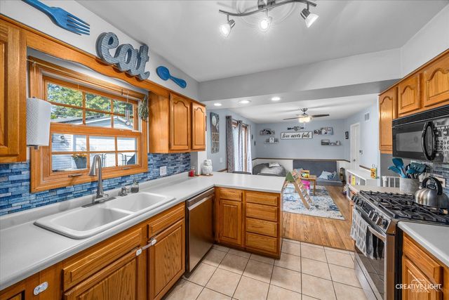 818 Menominee Drive, Lake In The Hills, IL 60156