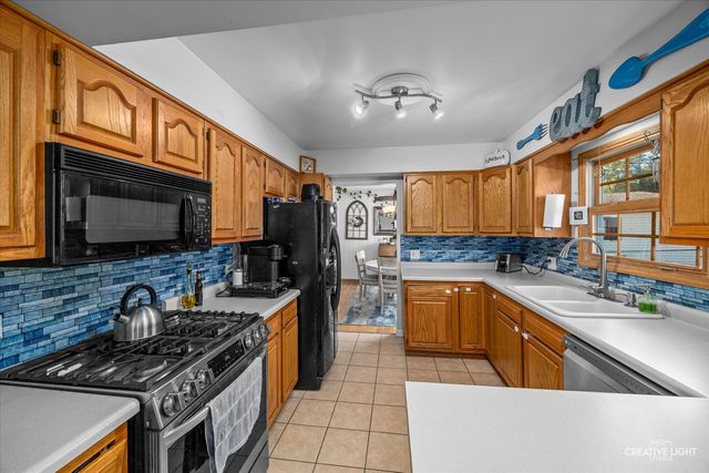 818 Menominee Drive, Lake In The Hills, IL 60156
