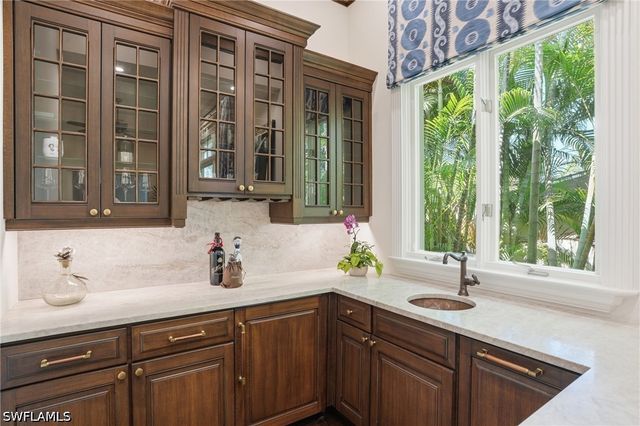 160 16th AVE S, Naples, FL 34102