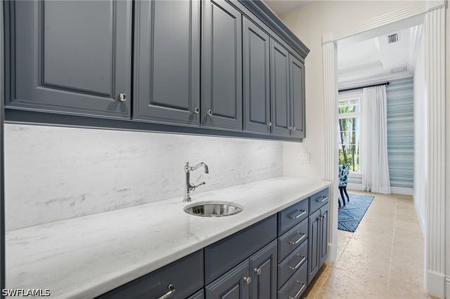 160 16th AVE S, Naples, FL 34102