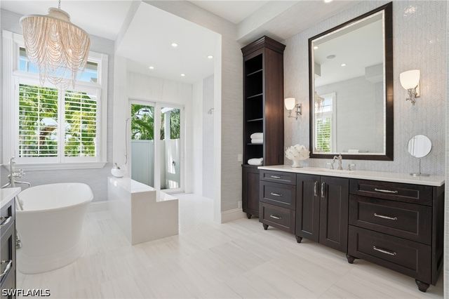 160 16th AVE S, Naples, FL 34102