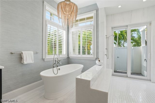 160 16th AVE S, Naples, FL 34102