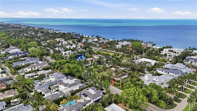 160 16th AVE S, Naples, FL 34102