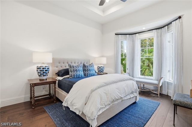 160 16th AVE S, Naples, FL 34102