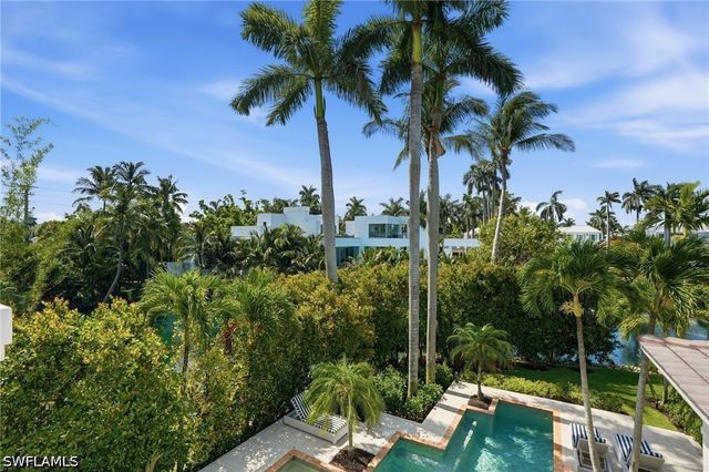 160 16th AVE S, Naples, FL 34102