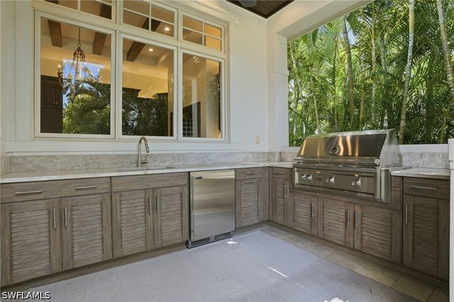 160 16th AVE S, Naples, FL 34102