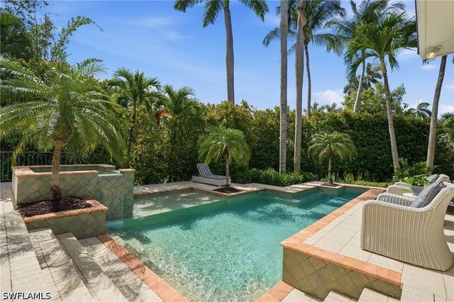 160 16th AVE S, Naples, FL 34102