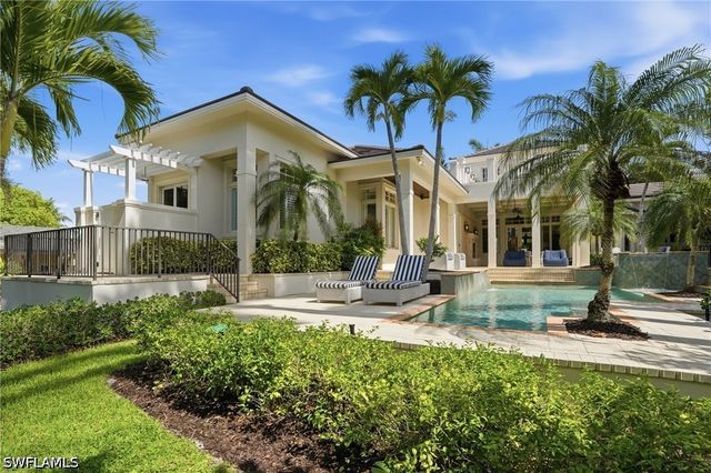 160 16th AVE S, Naples, FL 34102