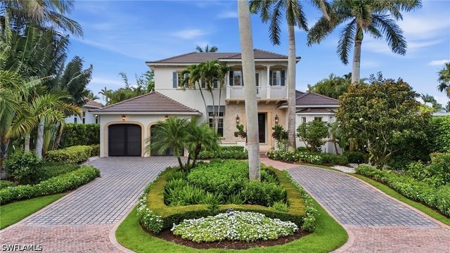 160 16th AVE S, Naples, FL 34102