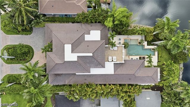 160 16th AVE S, Naples, FL 34102
