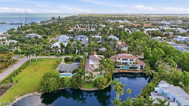 160 16th AVE S, Naples, FL 34102