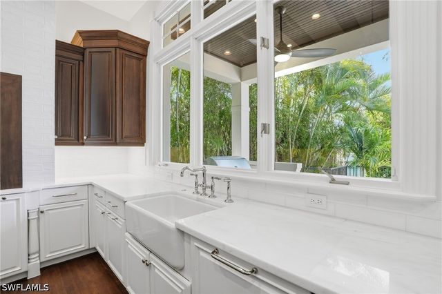 160 16th AVE S, Naples, FL 34102