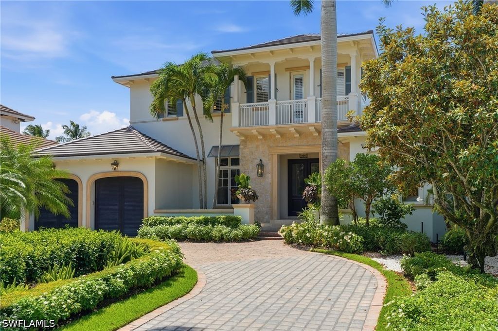 160 16th AVE S, Naples, FL 34102