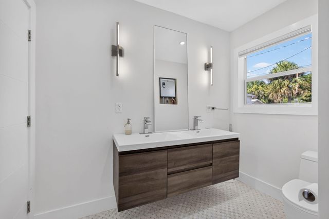 1309 N PALMWAY, Lake Worth Beach, FL 33460