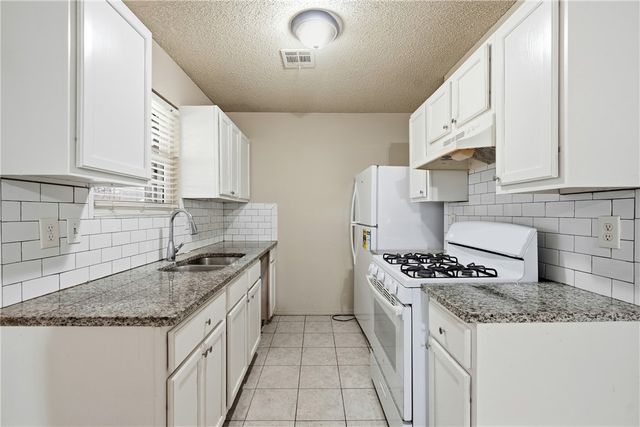 2309 W Meadow Lane, Rogers, AR 72756