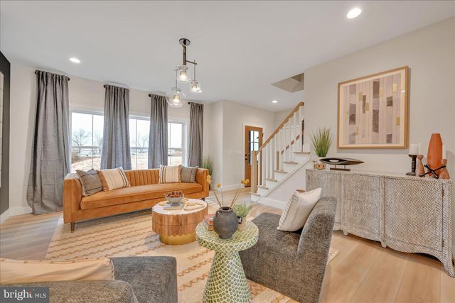 1 LANTERN CT, Carlisle, PA 17013
