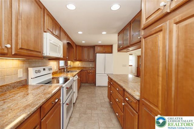 924 Hell Hollow Road, Polk Twp, PA 18058
