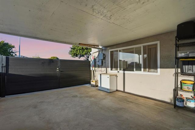 5533 Roswell St, San Diego, CA 92114