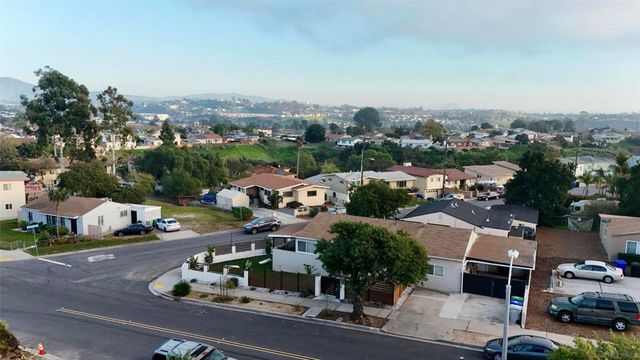 5533 Roswell St, San Diego, CA 92114