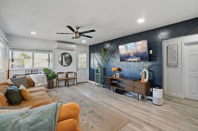 5533 Roswell St, San Diego, CA 92114