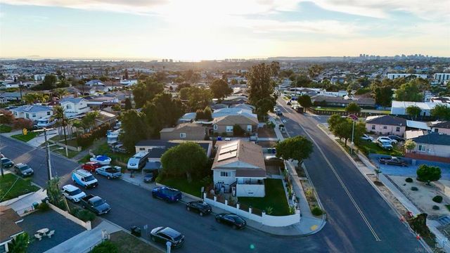 5533 Roswell St, San Diego, CA 92114