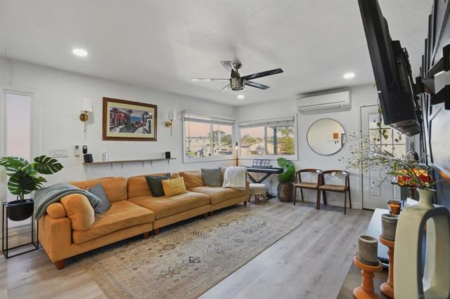 5533 Roswell St, San Diego, CA 92114