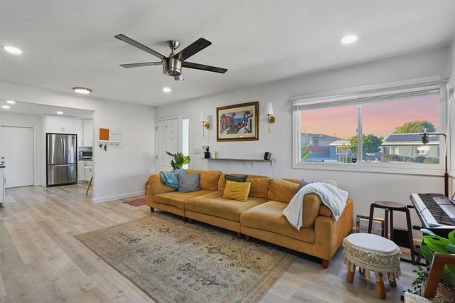 5533 Roswell St, San Diego, CA 92114