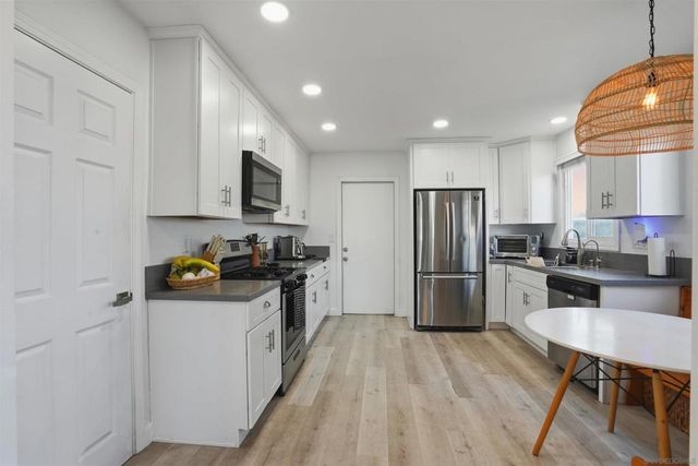 5533 Roswell St, San Diego, CA 92114