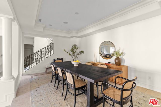 3697 Benedict Canyon Lane, Sherman Oaks, CA 91423