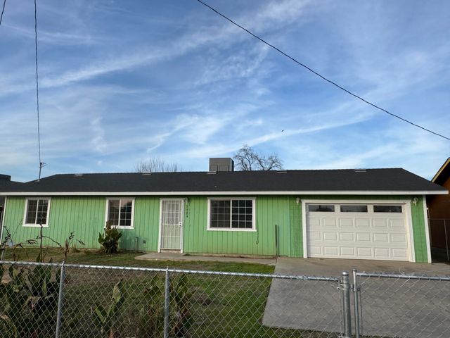 22284 Putnam Avenue, Porterville, CA 93257