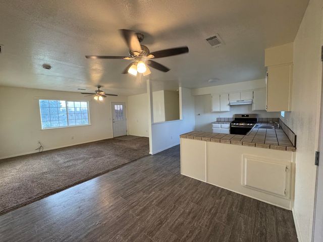 22284 Putnam Avenue, Porterville, CA 93257