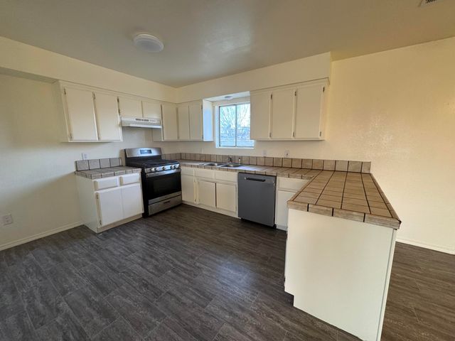 22284 Putnam Avenue, Porterville, CA 93257