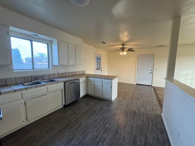 22284 Putnam Avenue, Porterville, CA 93257
