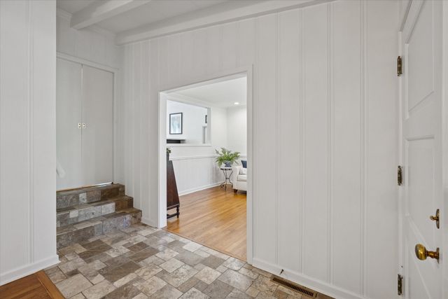 204 Vanshire Road E, Lakeside, TX 76108