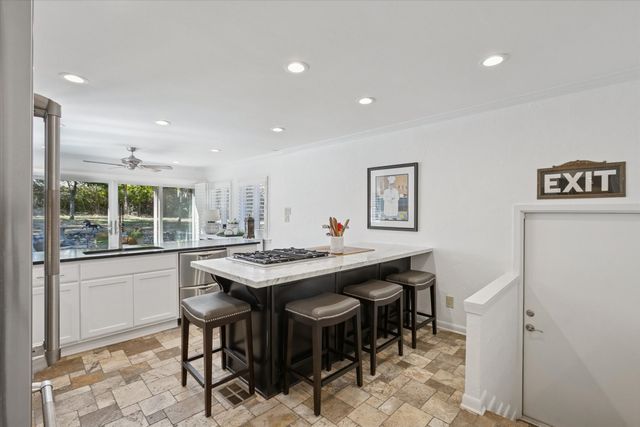 204 Vanshire Road E, Lakeside, TX 76108