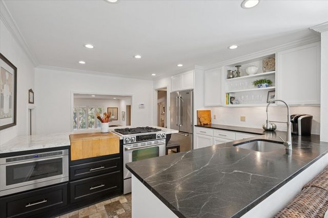 204 Vanshire Road E, Lakeside, TX 76108