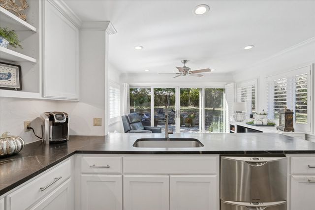 204 Vanshire Road E, Lakeside, TX 76108