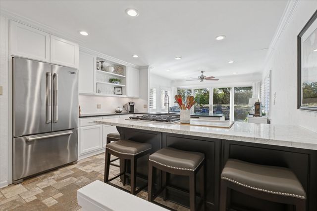 204 Vanshire Road E, Lakeside, TX 76108