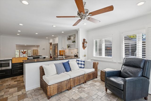 204 Vanshire Road E, Lakeside, TX 76108