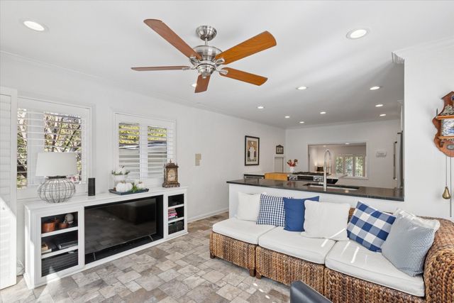 204 Vanshire Road E, Lakeside, TX 76108