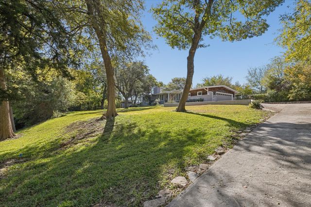 204 Vanshire Road E, Lakeside, TX 76108