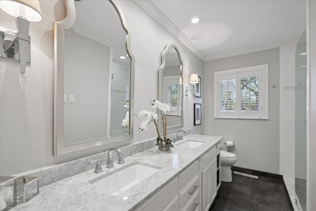 204 Vanshire Road E, Lakeside, TX 76108