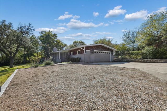 204 Vanshire Road E, Lakeside, TX 76108
