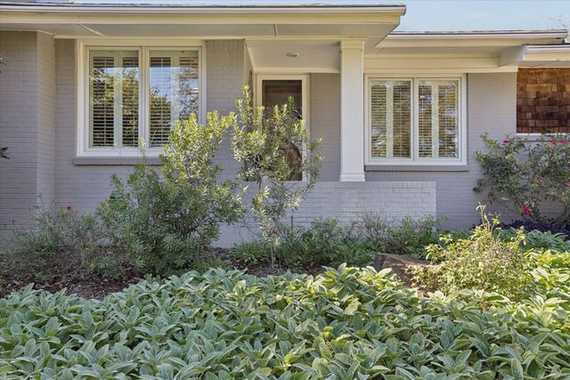 204 Vanshire Road E, Lakeside, TX 76108